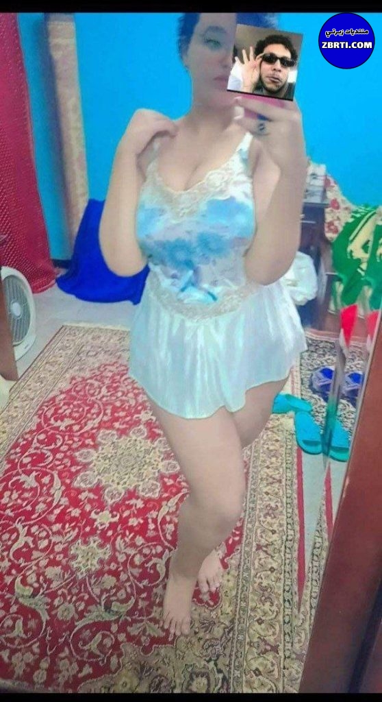 محجبة لبوه مربربه عامله نفسها محترمه تعرض جسمها القشطه وبزازها الكبيره وبزازها وكسها اللي لسه محلوق بالموس لعشيقها