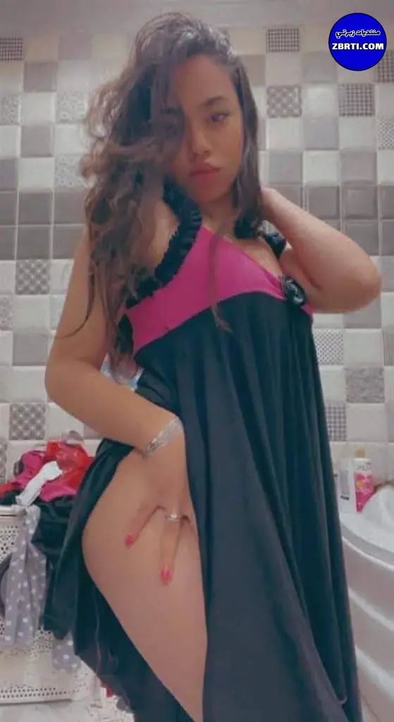 صور سكس فيديوهات اندر ايدج مصري شرموطة في الحمام بتروق علي الخول بتاعها بصورها عريانه ملط وتوريه الكس الملبن