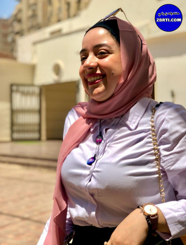 نودز فلاحه محجبة بلدي يبان عليها محترمه بس فاجرة اوي بتصور كسها المشعر وبزازها الوردي اللبن في الحمام